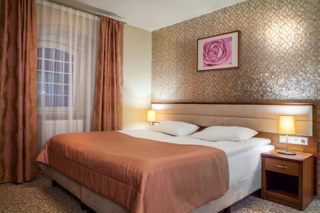 Hotel Miodowy Mlyn 오파토프 객실 사진